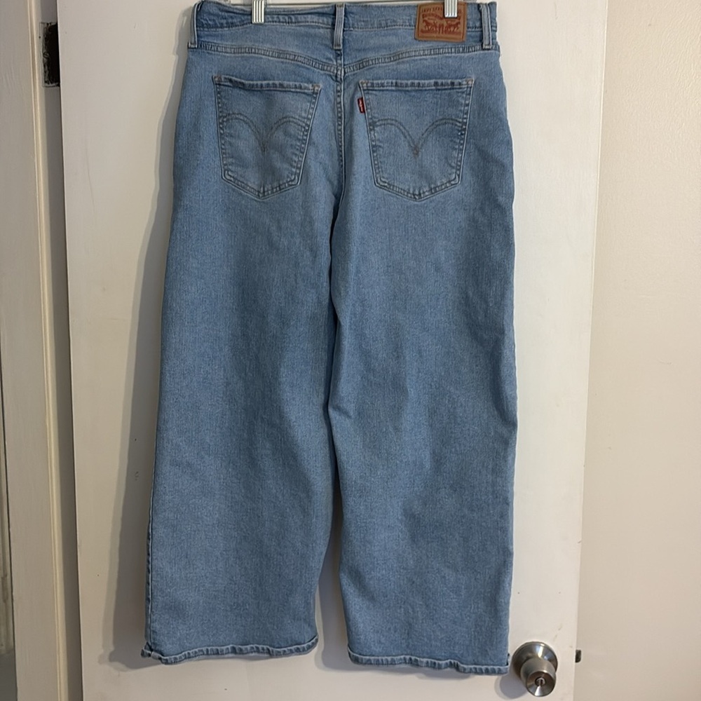 Levi's Light Blue Women's Hi-Rise, Wide Leg Jeans with Distressed Knees. Size 31 - Picture 4 of 6